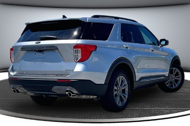 Used 2023 Ford Explorer XLT w/ Equipment Group 202A AWD/4WD image 6