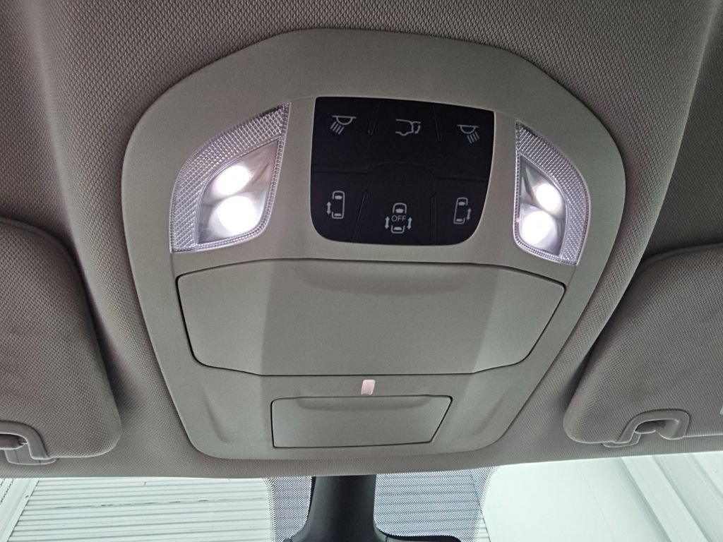 Used 2023 Chrysler Pacifica Touring-L FWD image 23