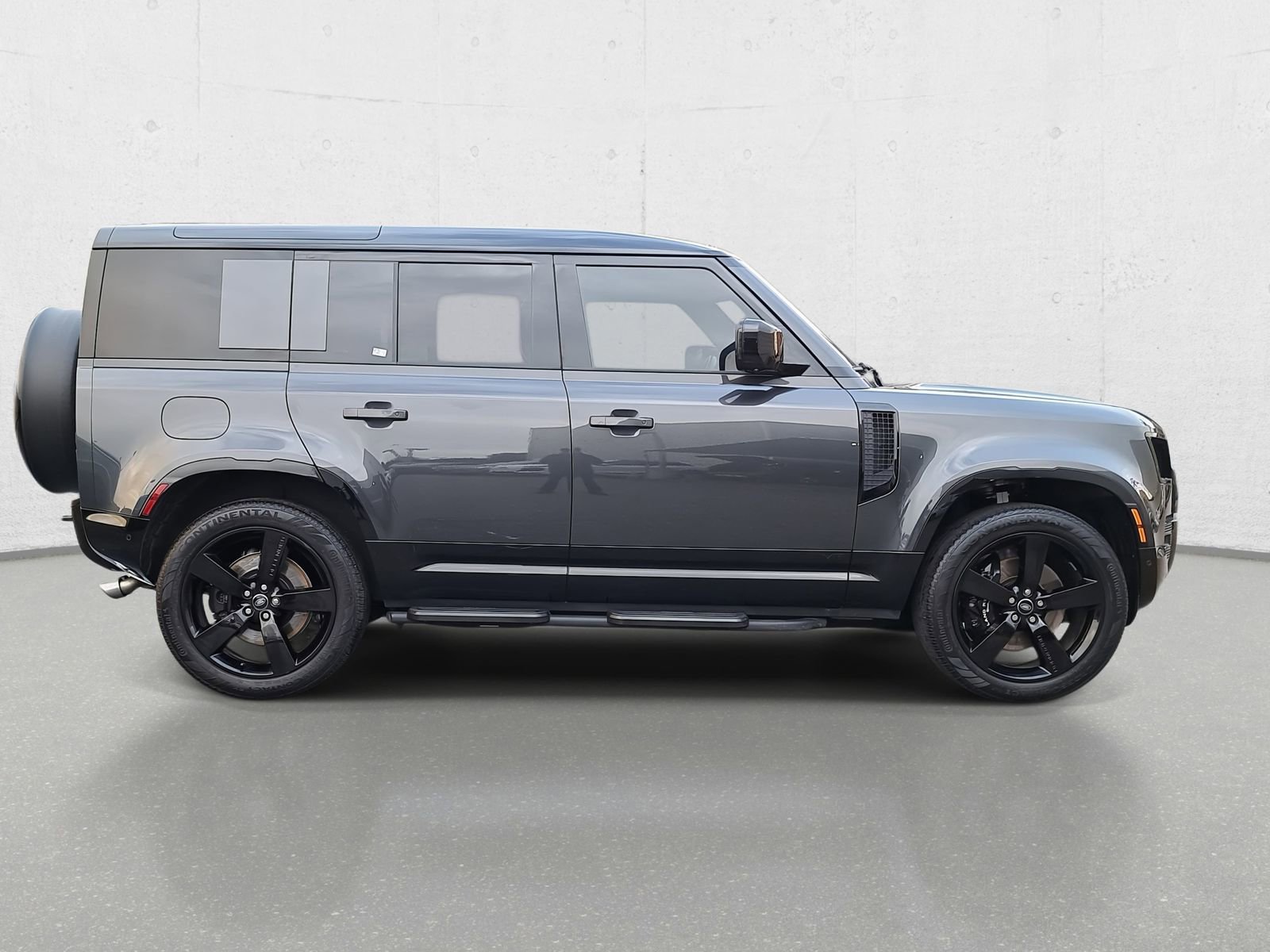 Used 2025 Land Rover Defender 110 V8 image 4