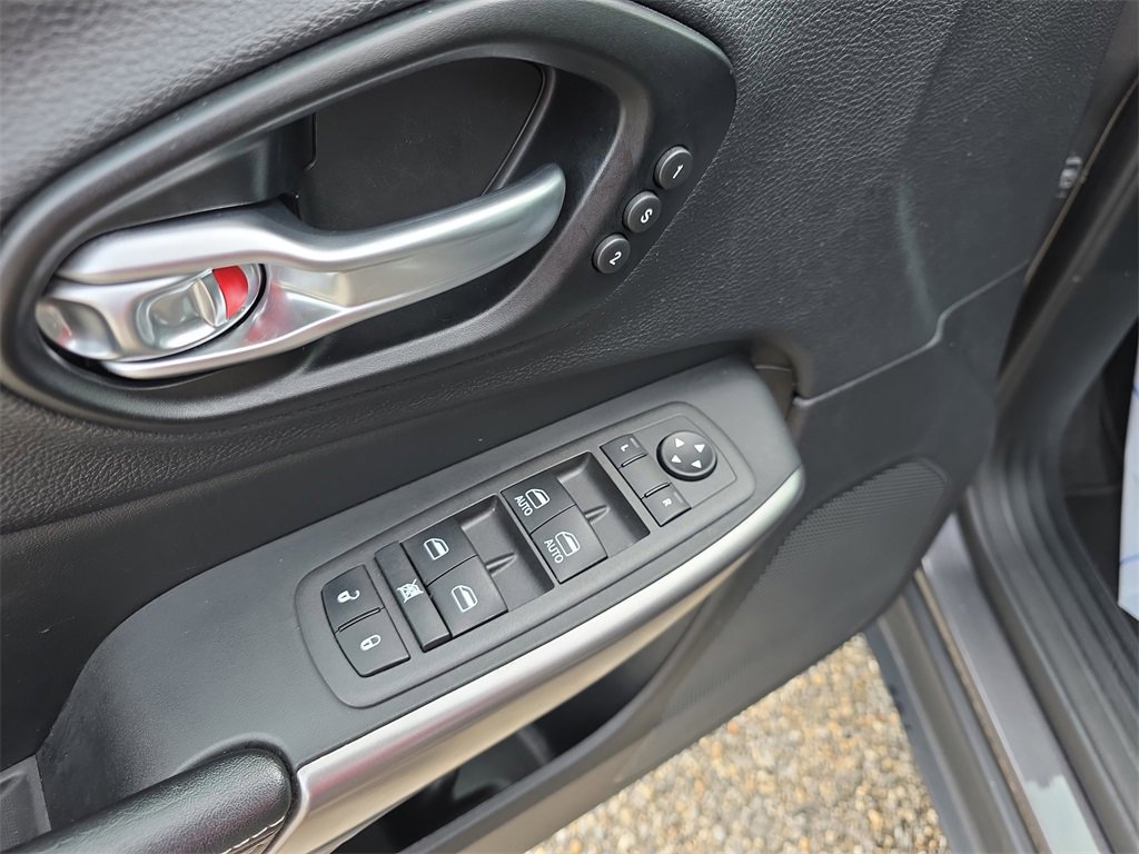 Used 2022 Jeep Cherokee Limited image 19