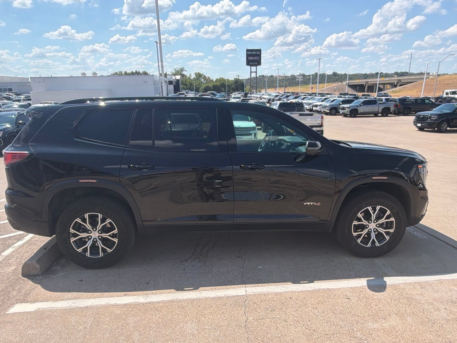 Used 2025 GMC Acadia AT4 w/ Super Cruise Package AWD/4WD image 8