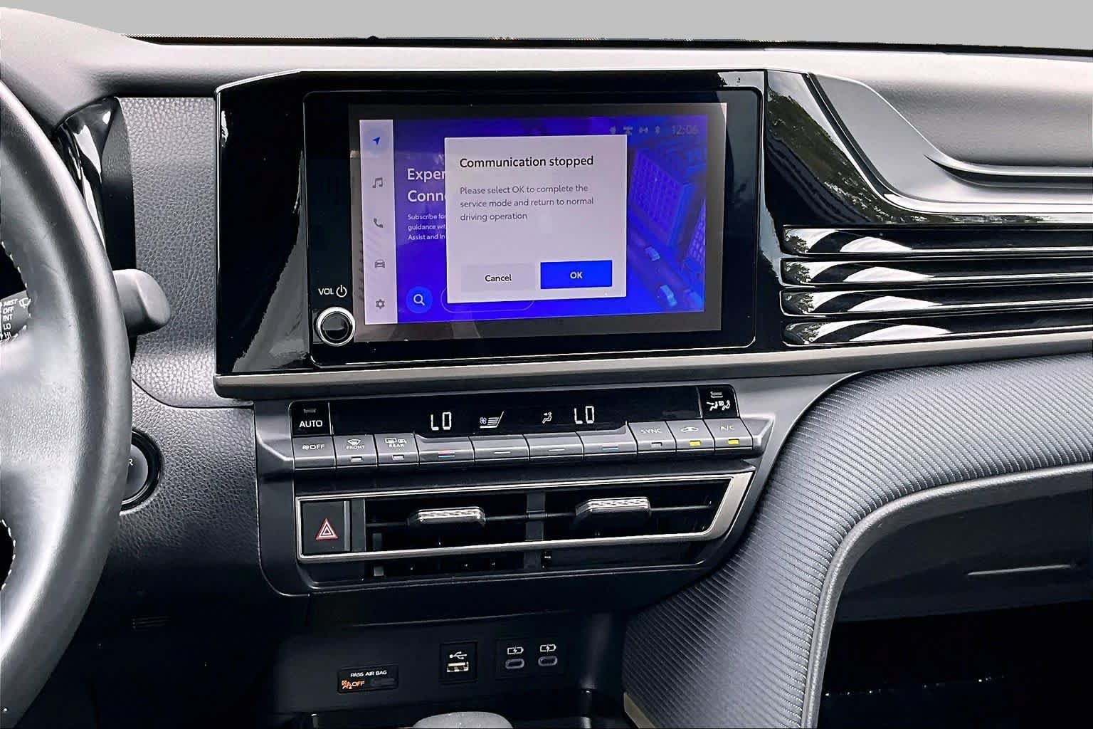 Used 2025 Toyota Camry SE AWD/4WD image 5