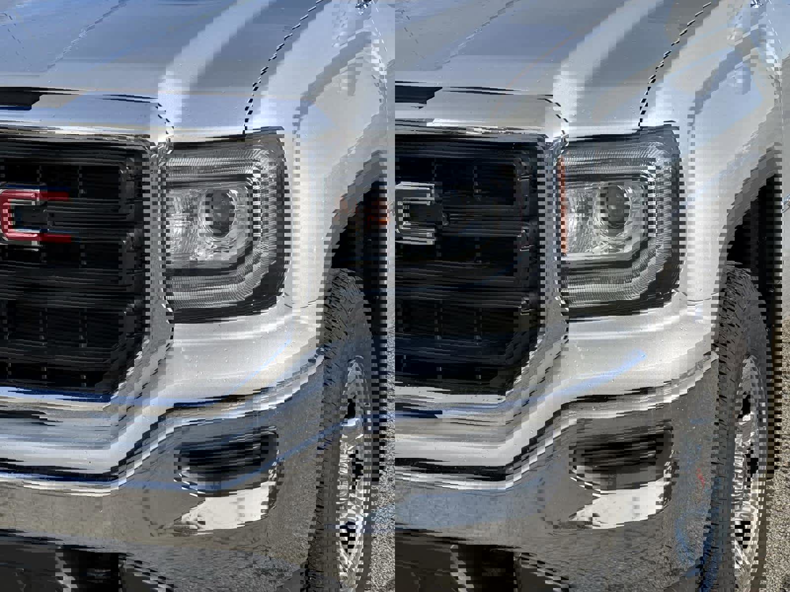 Used 2017 GMC Sierra 1500 4WD Reg Cab 133.0 w/ Sierra Convenience Package image 9