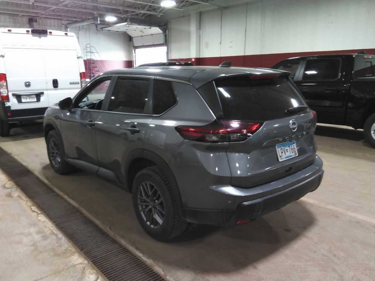 Used 2024 Nissan Rogue S AWD/4WD image 3