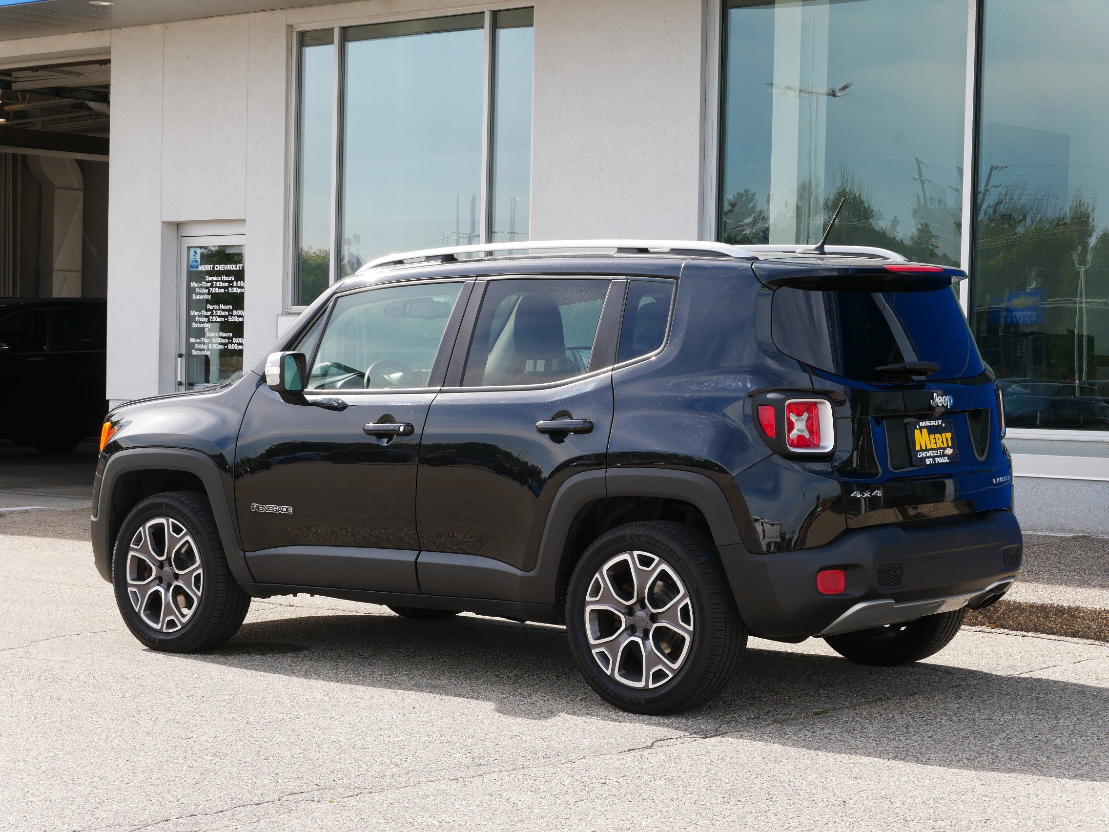 Used 2017 Jeep Renegade Limited image 4