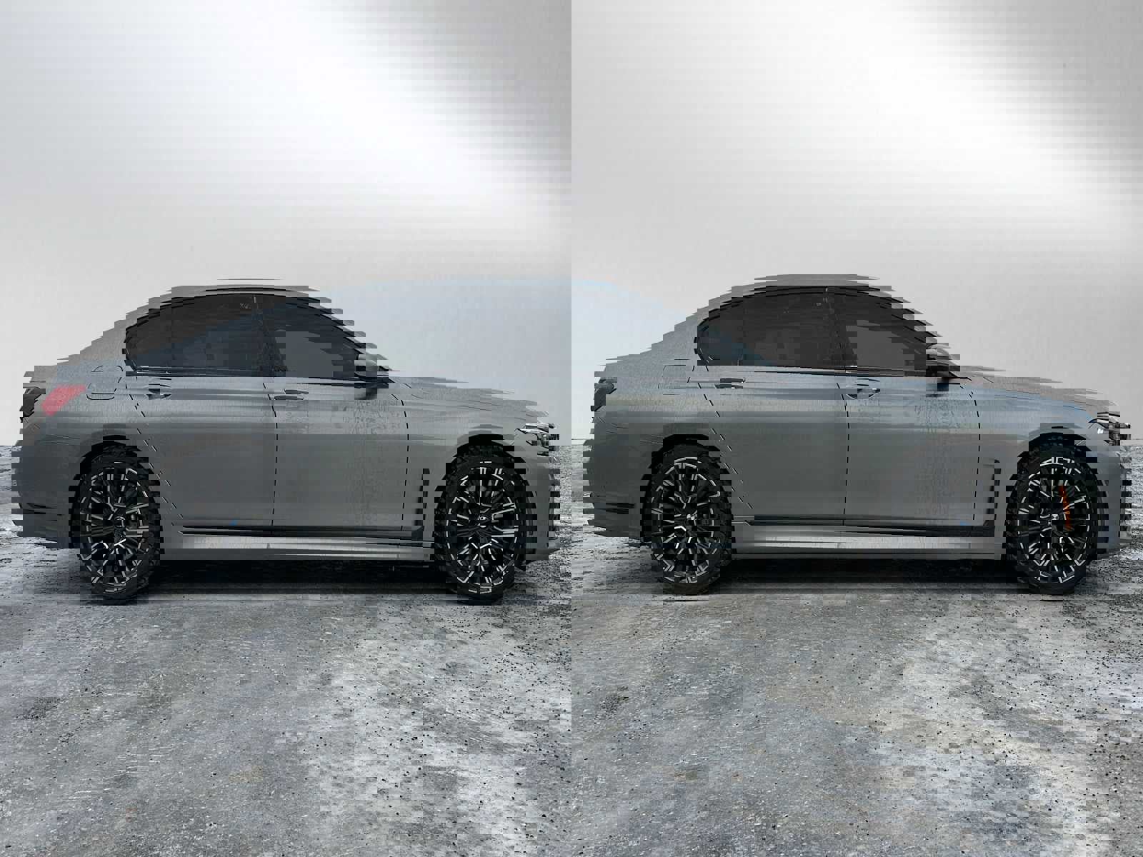 Used 2020 BMW 750i xDrive w/ M Sport Package image 2