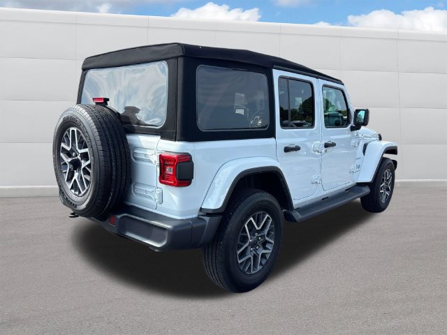 Used 2024 Jeep Wrangler Unlimited Sahara AWD/4WD image 5