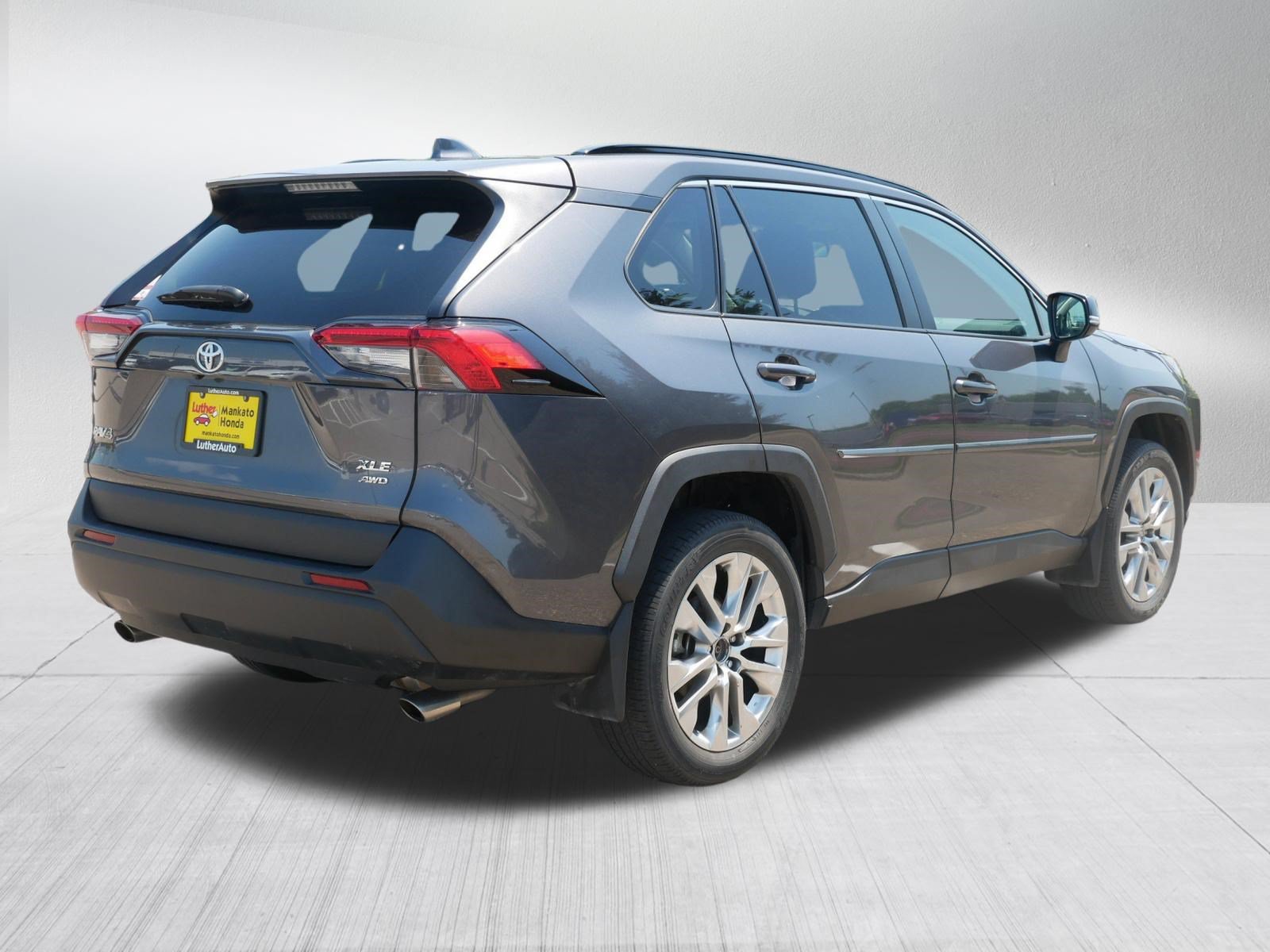 Used 2021 Toyota RAV4 XLE Premium AWD/4WD image 7