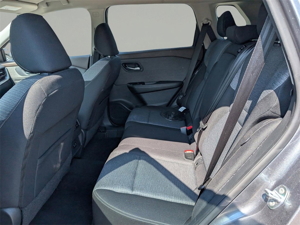 Used 2022 Nissan Rogue SV image 12