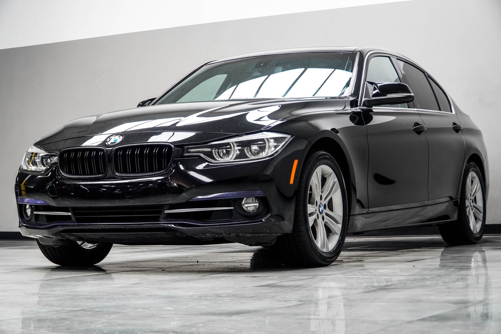 Used 2018 BMW 330i xDrive Sedan w/ Convenience Package AWD/4WD image 7