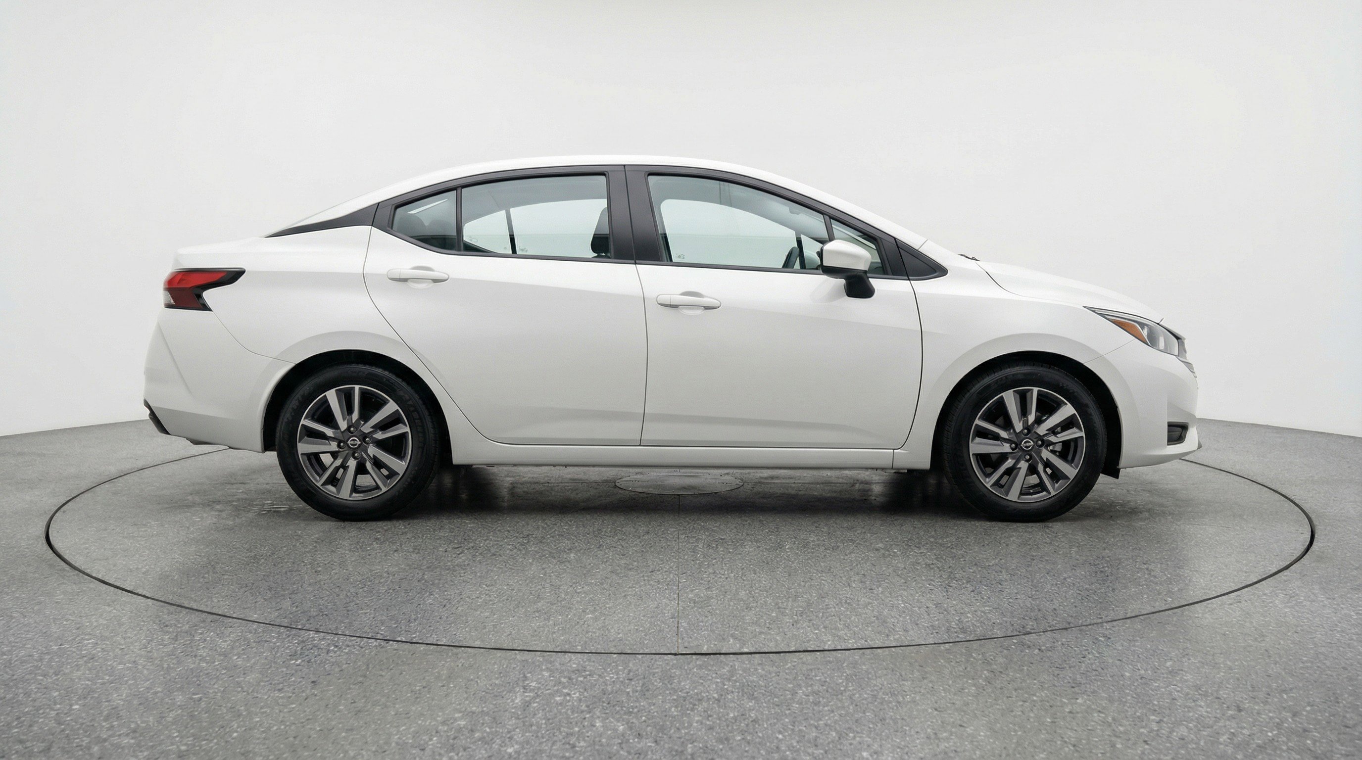 Used 2025 Nissan Versa SV FWD image 11