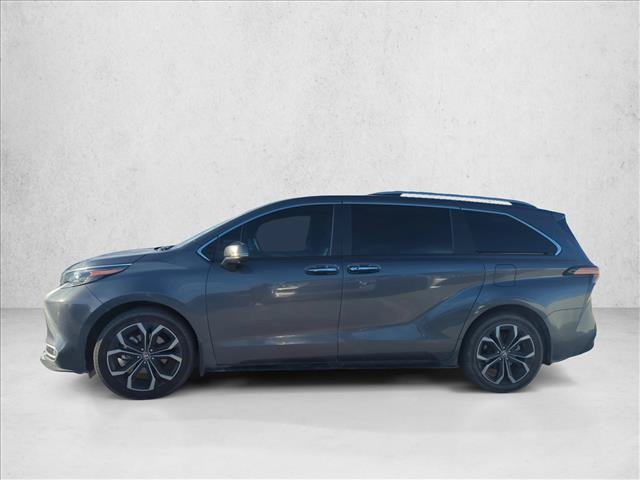 Used 2025 Toyota Sienna Platinum FWD image 5