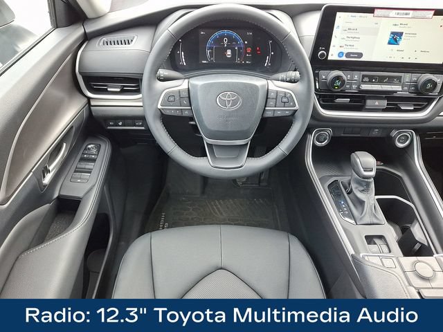 Used 2025 Toyota Grand Highlander AWD image 3