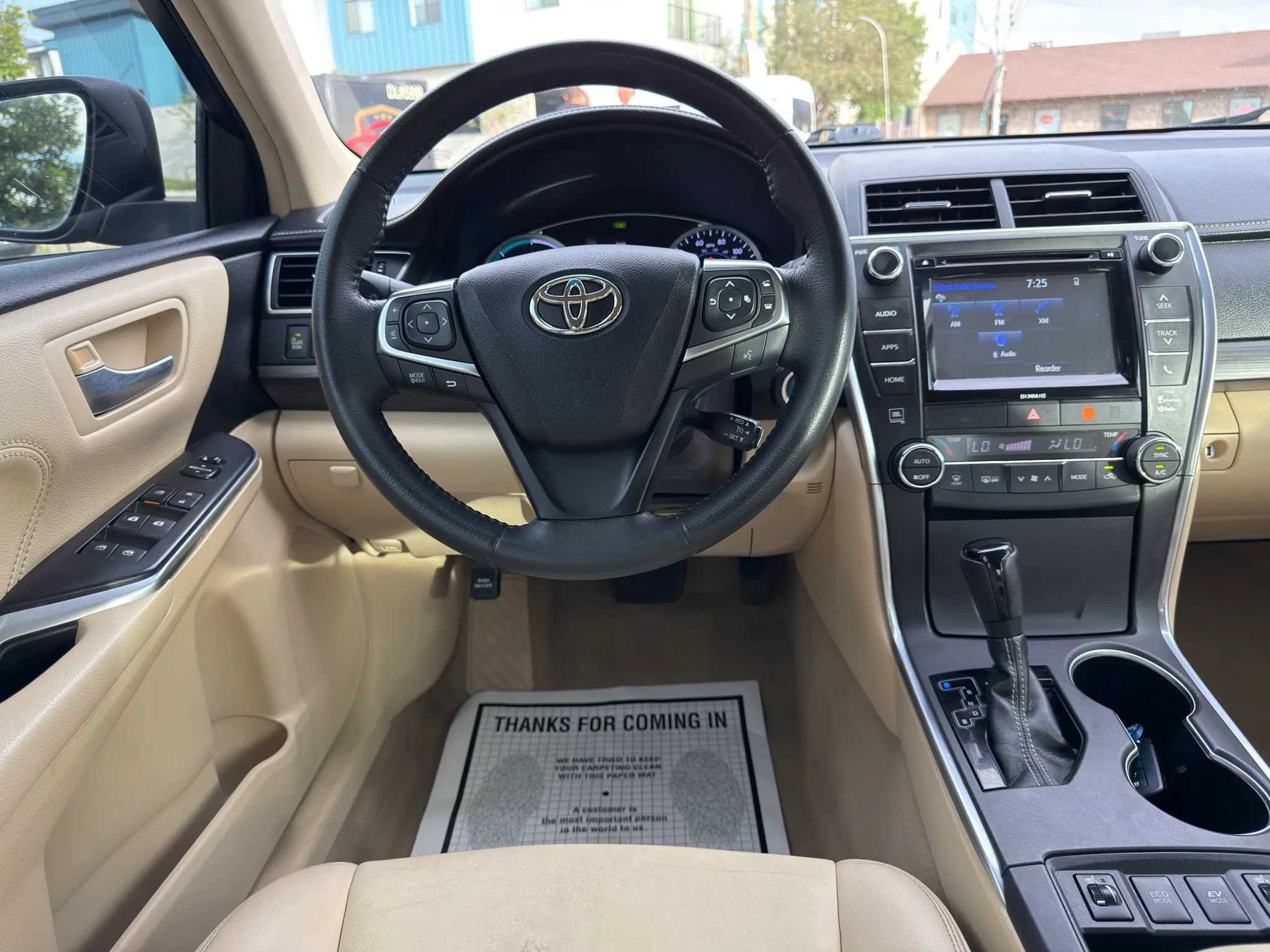 Used 2017 Toyota Camry XLE w/ Moonroof Package FWD image 18