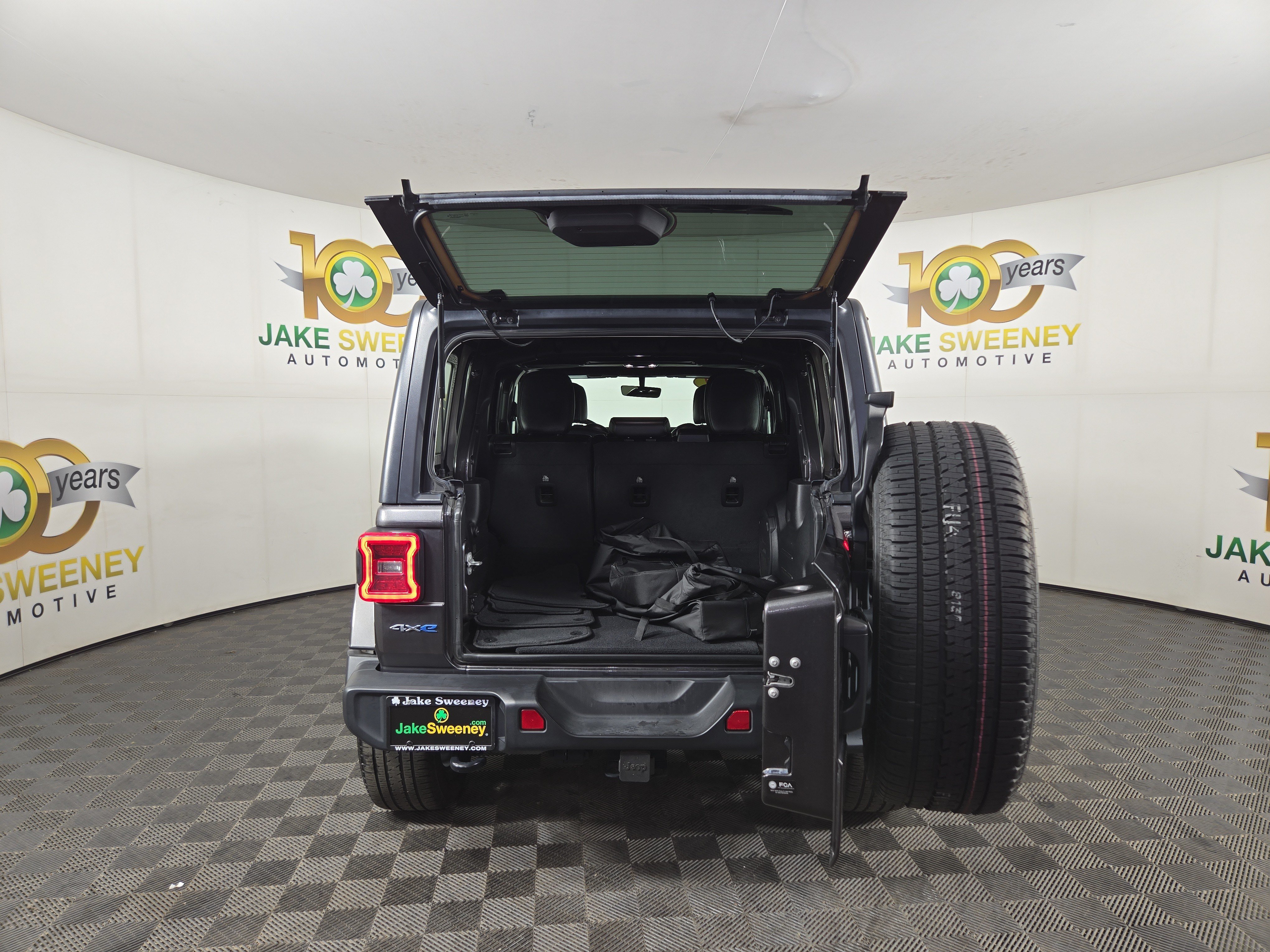 Used 2021 Jeep Wrangler Unlimited Sahara w/ Dual Top Group AWD/4WD image 34