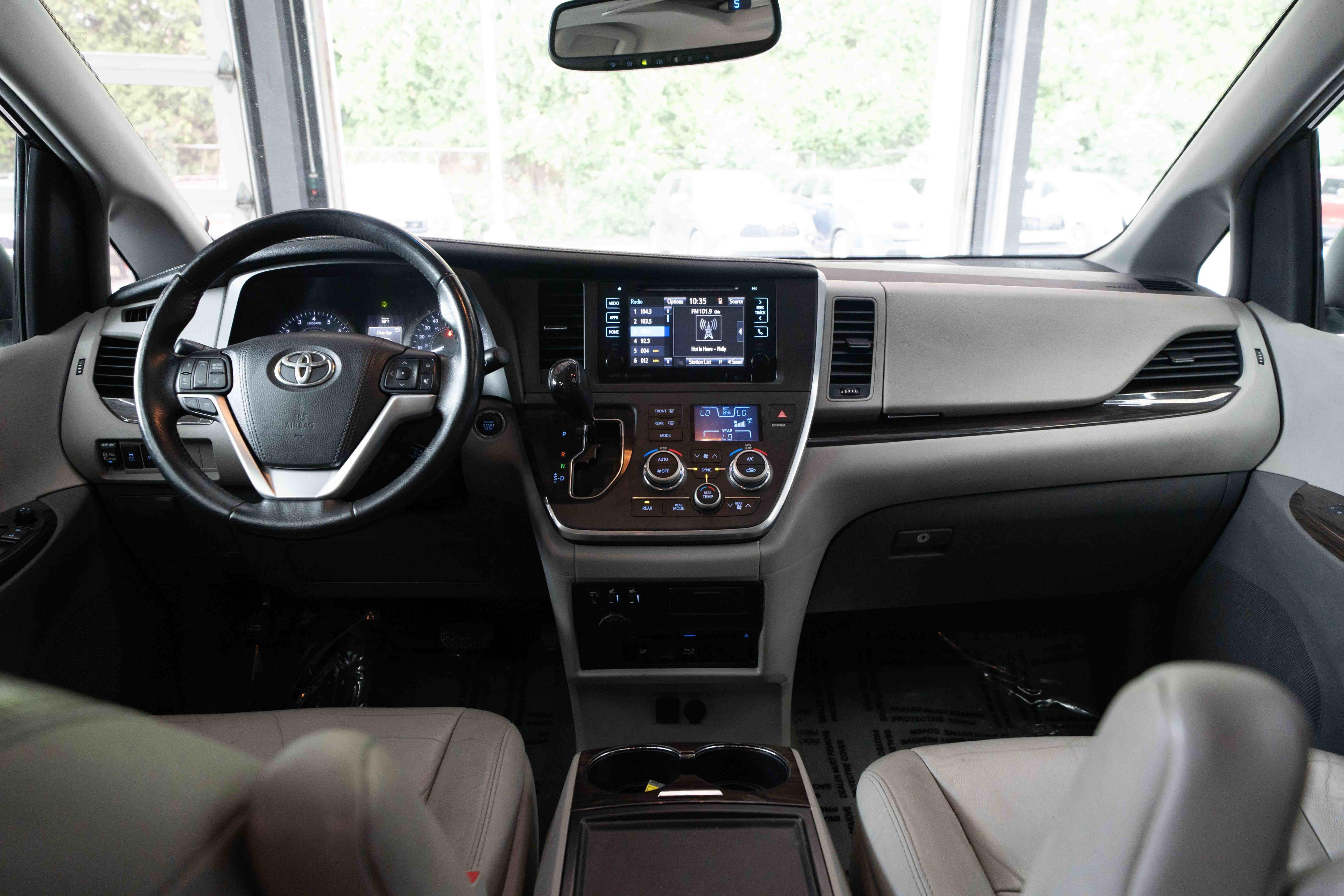 Used 2017 Toyota Sienna XLE Premium FWD image 20