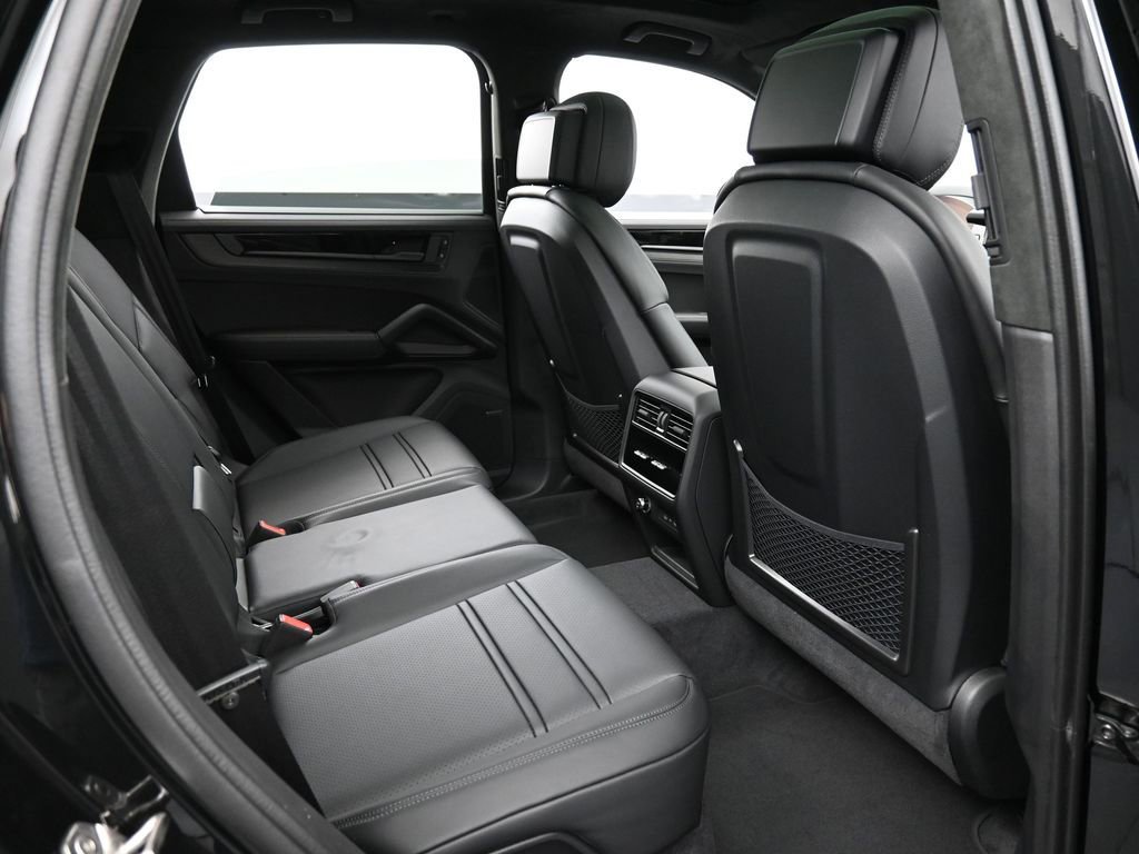 New 2026 Porsche Cayenne GTS image 28