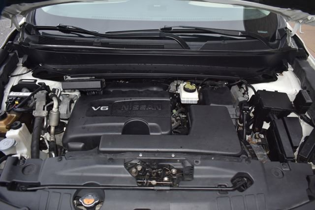 Used 2017 Nissan Pathfinder Platinum w/ Family Entertainment Package image 61