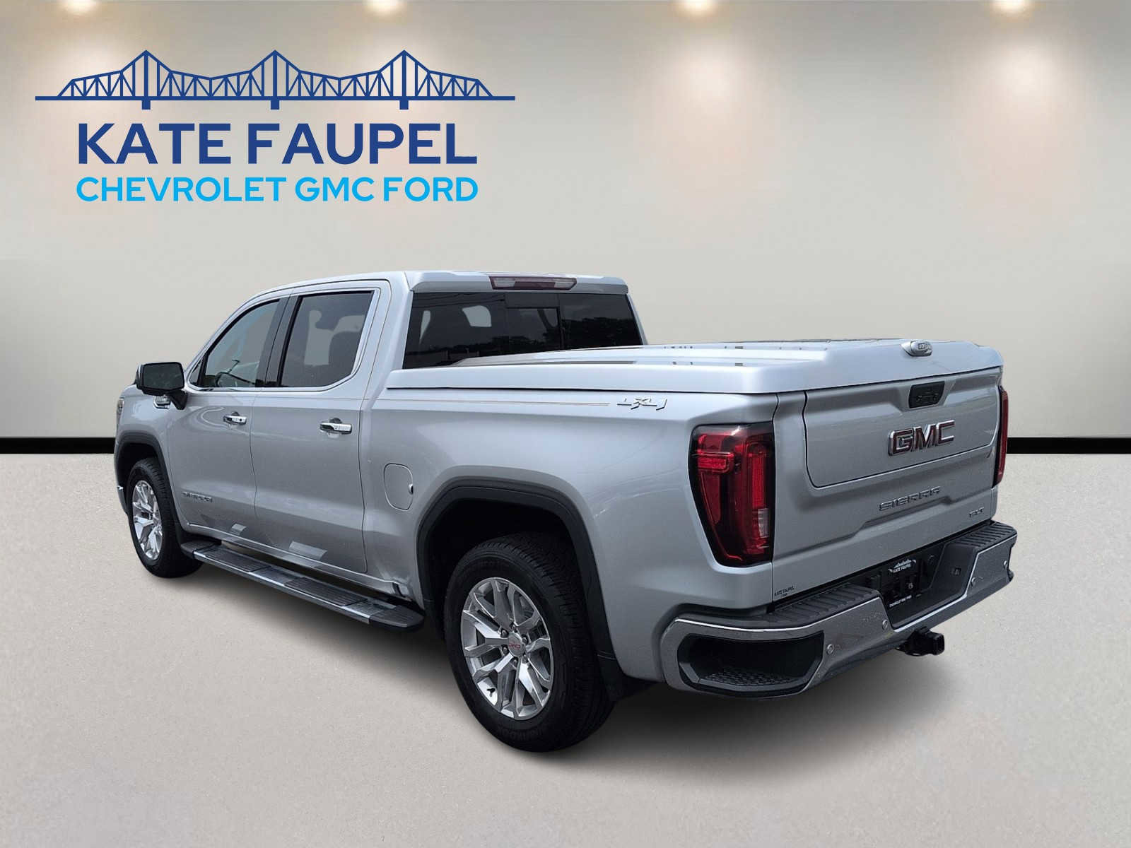 Used 2019 GMC Sierra 1500 SLT w/ SLT Premium Plus Package AWD/4WD image 5