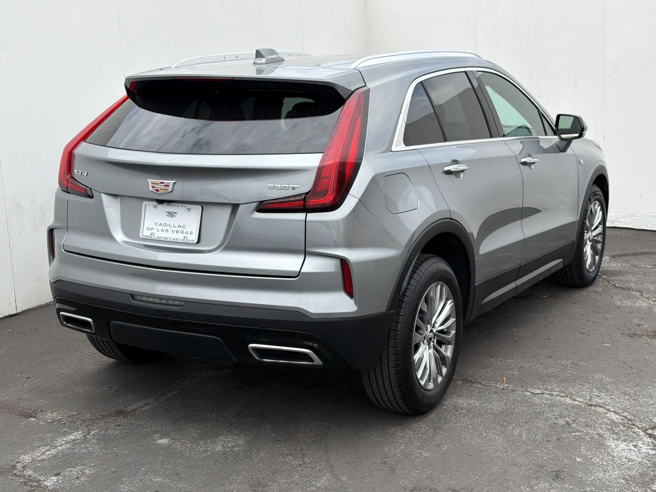 Used 2024 Cadillac XT4 Premium Luxury FWD image 8