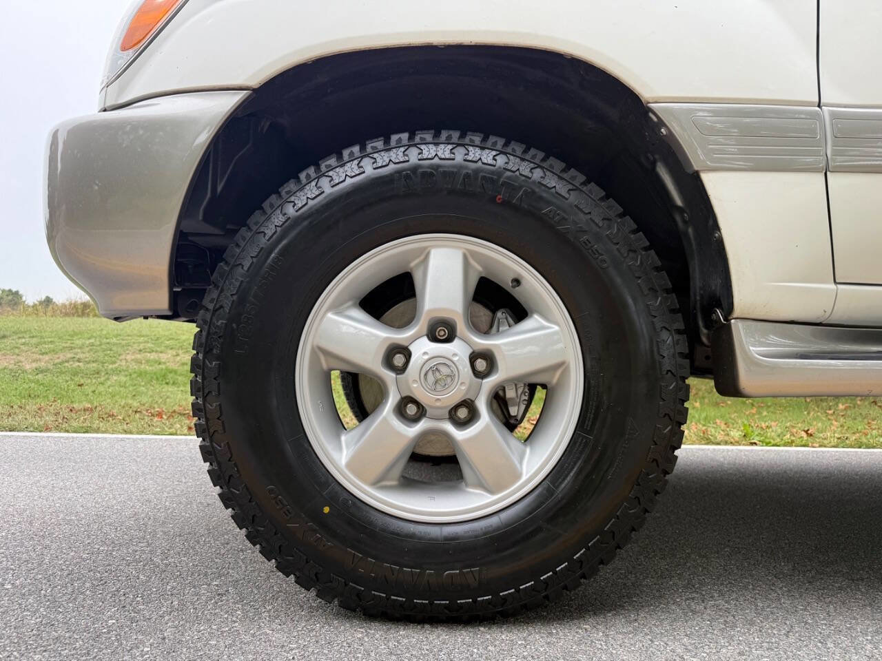 Used 2004 Toyota Land Cruiser image 30