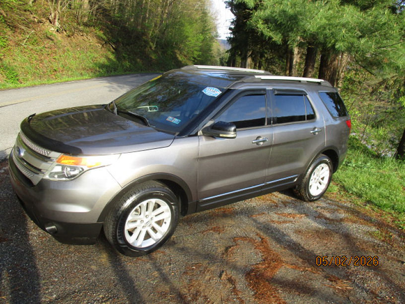 Used 2012 Ford Explorer XLT w/ Class III Trailer Tow Pkg AWD/4WD image 3