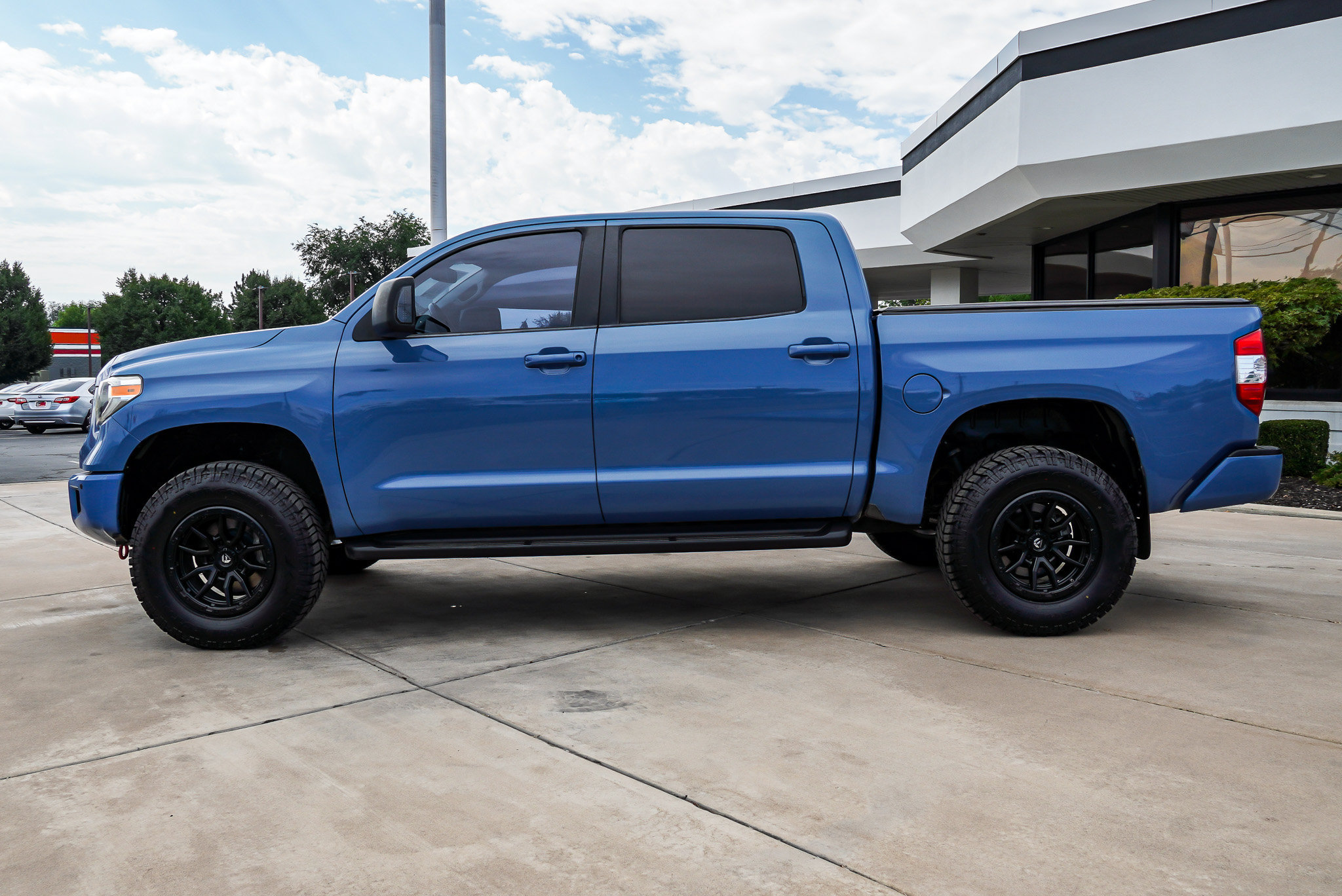 Used 2019 Toyota Tundra Limited w/ Limited Premium Package AWD/4WD image 5