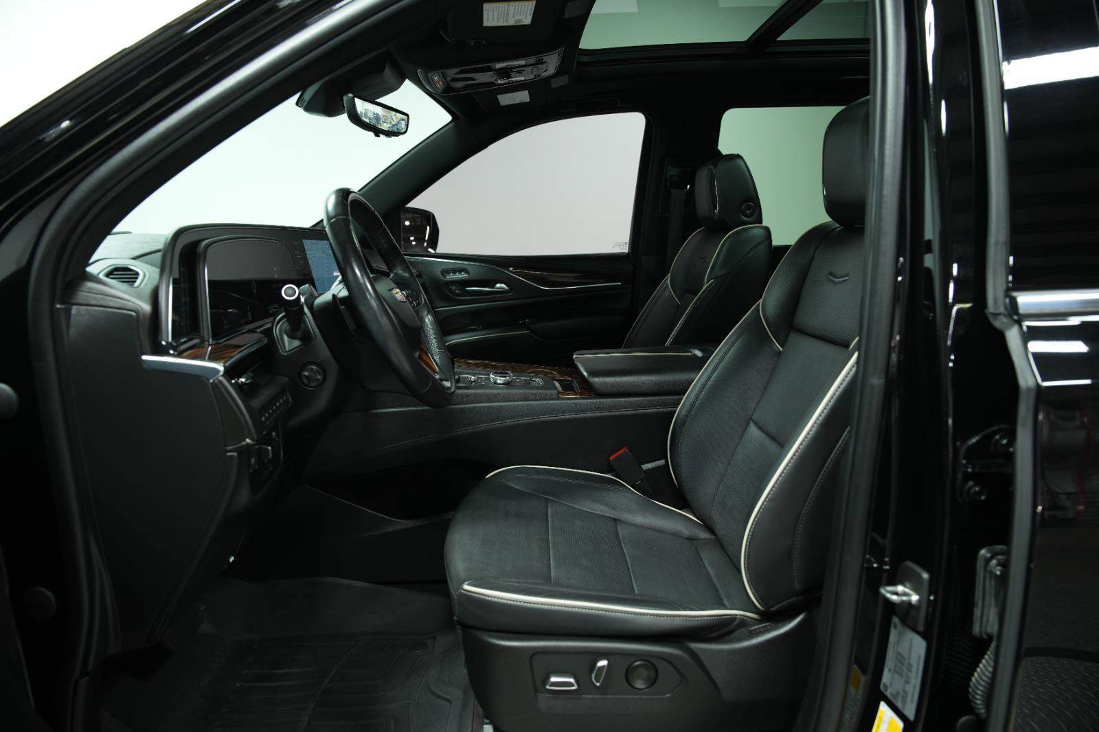 Used 2022 Cadillac Escalade Premium Luxury w/ Performance Package image 29