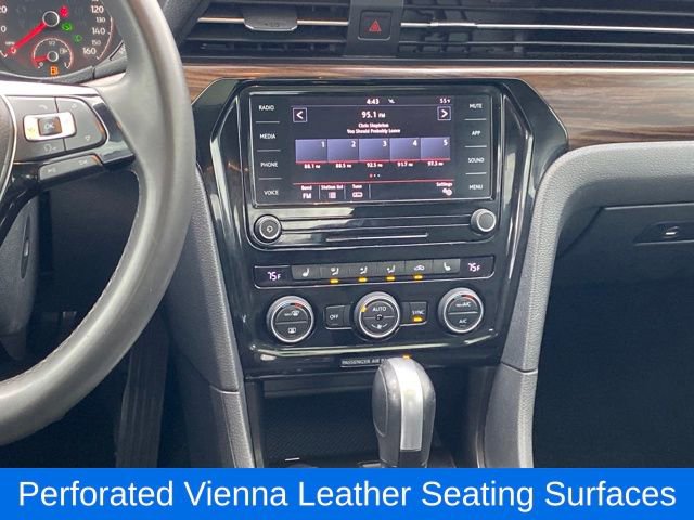 Used 2022 Volkswagen Passat 2.0T image 9