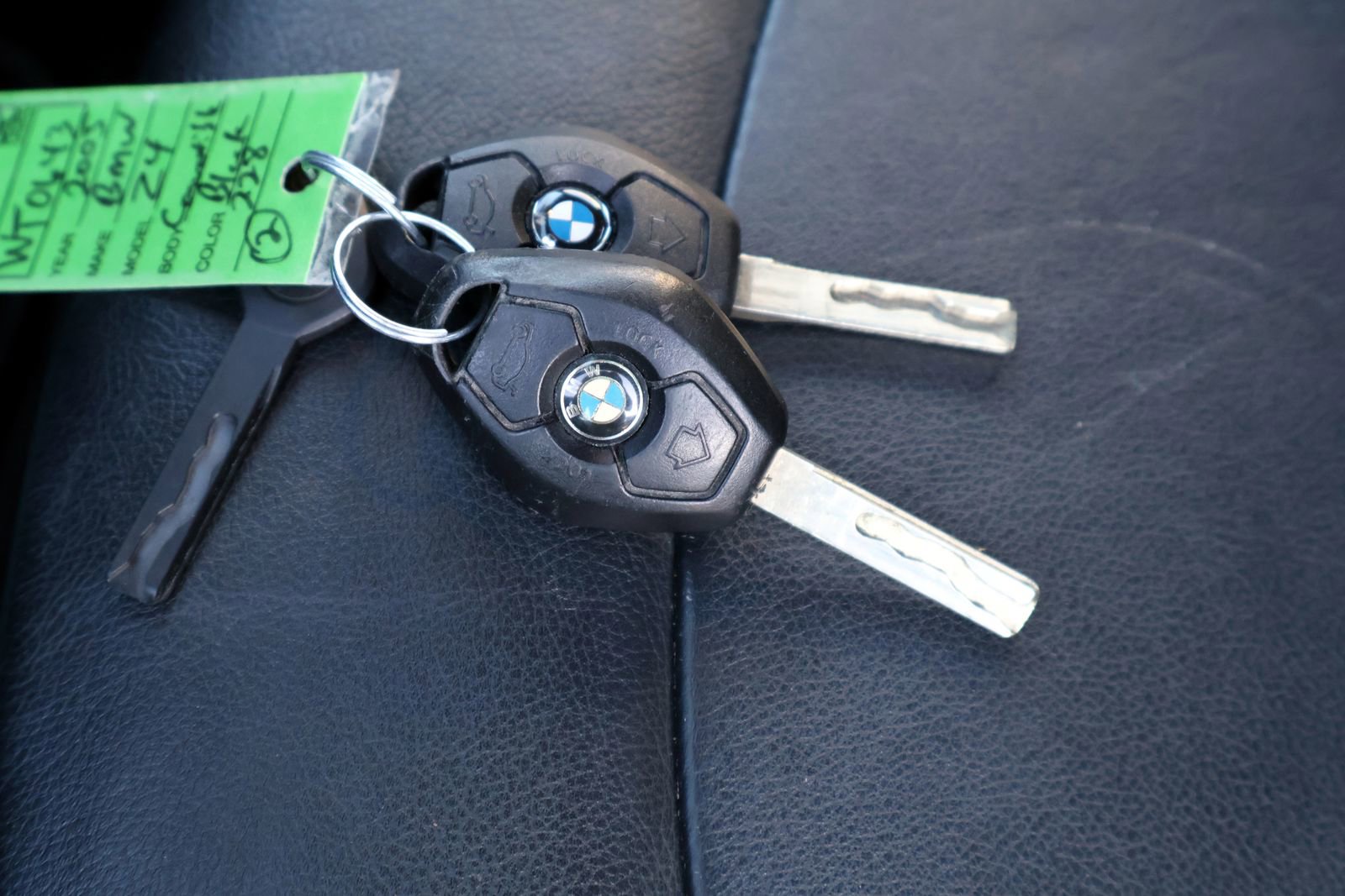 Used 2005 BMW Z4 2.5i image 34