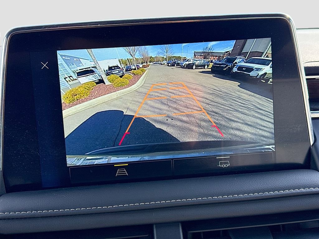 Used 2023 Chevrolet Suburban Premier image 16