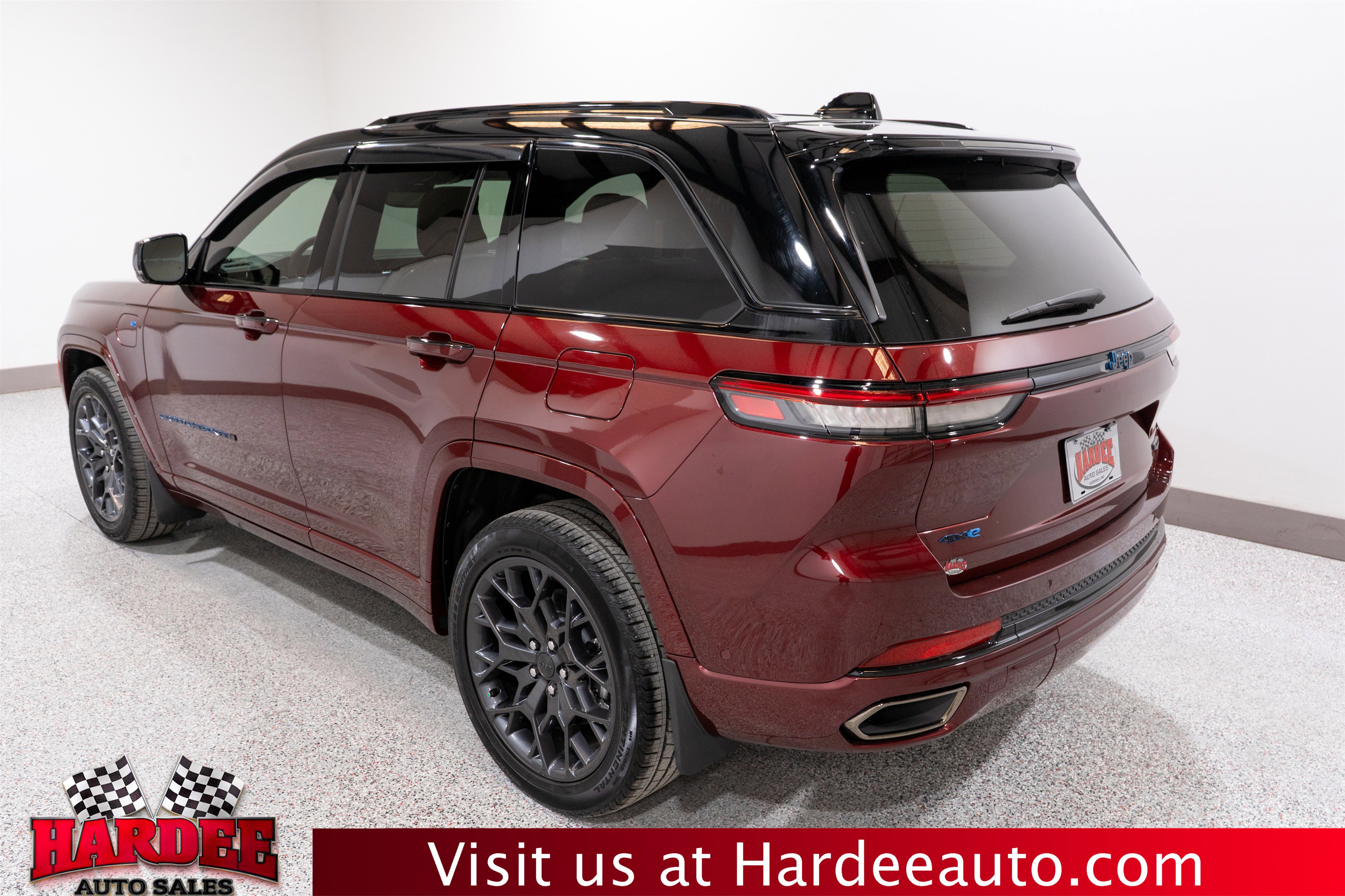 Used 2024 Jeep Grand Cherokee Summit w/ High Altitude Package AWD/4WD image 3