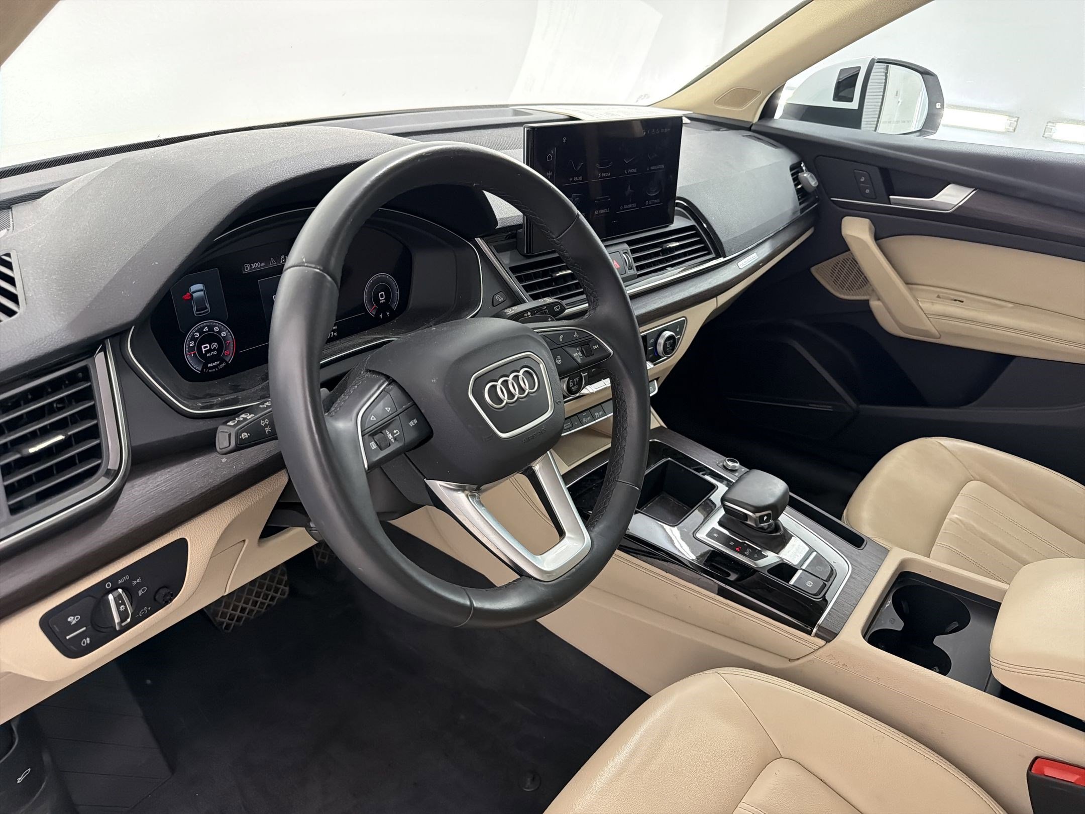 Used 2023 Audi Q5 2.0T Premium Plus w/ Premium Plus Package AWD/4WD image 4