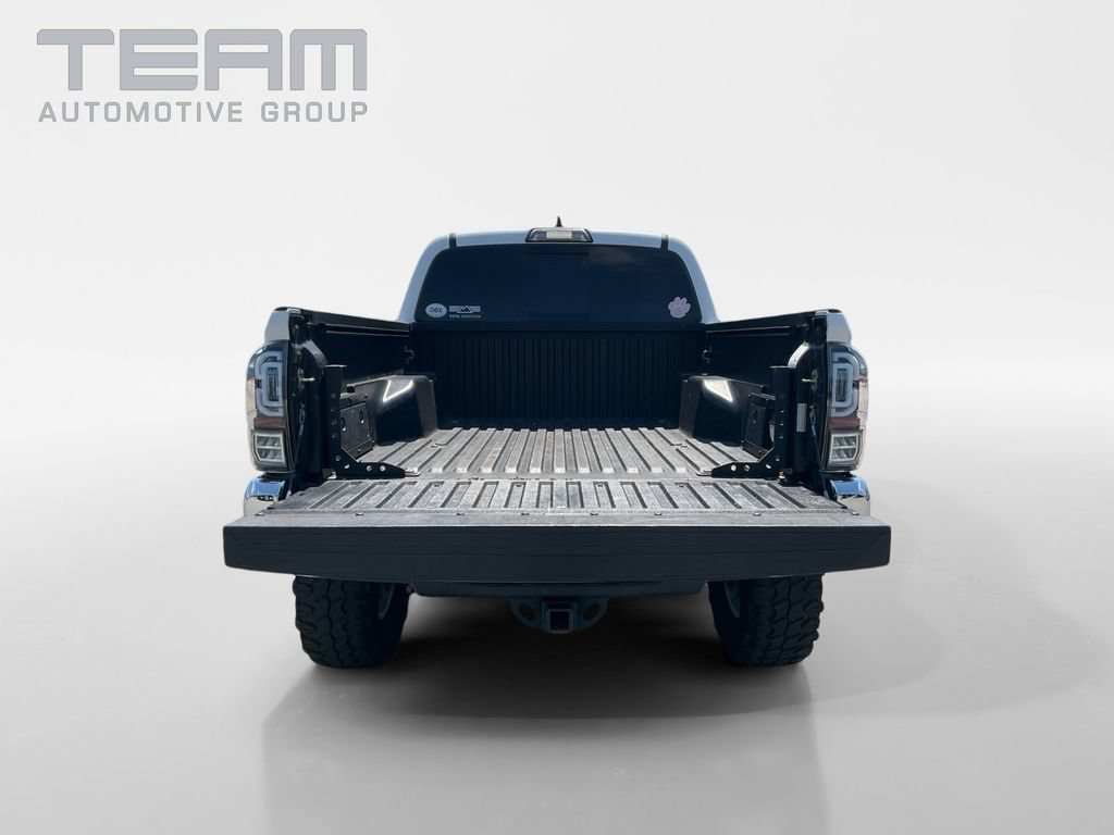 Used 2018 Toyota Tacoma TRD Off-Road AWD/4WD image 14