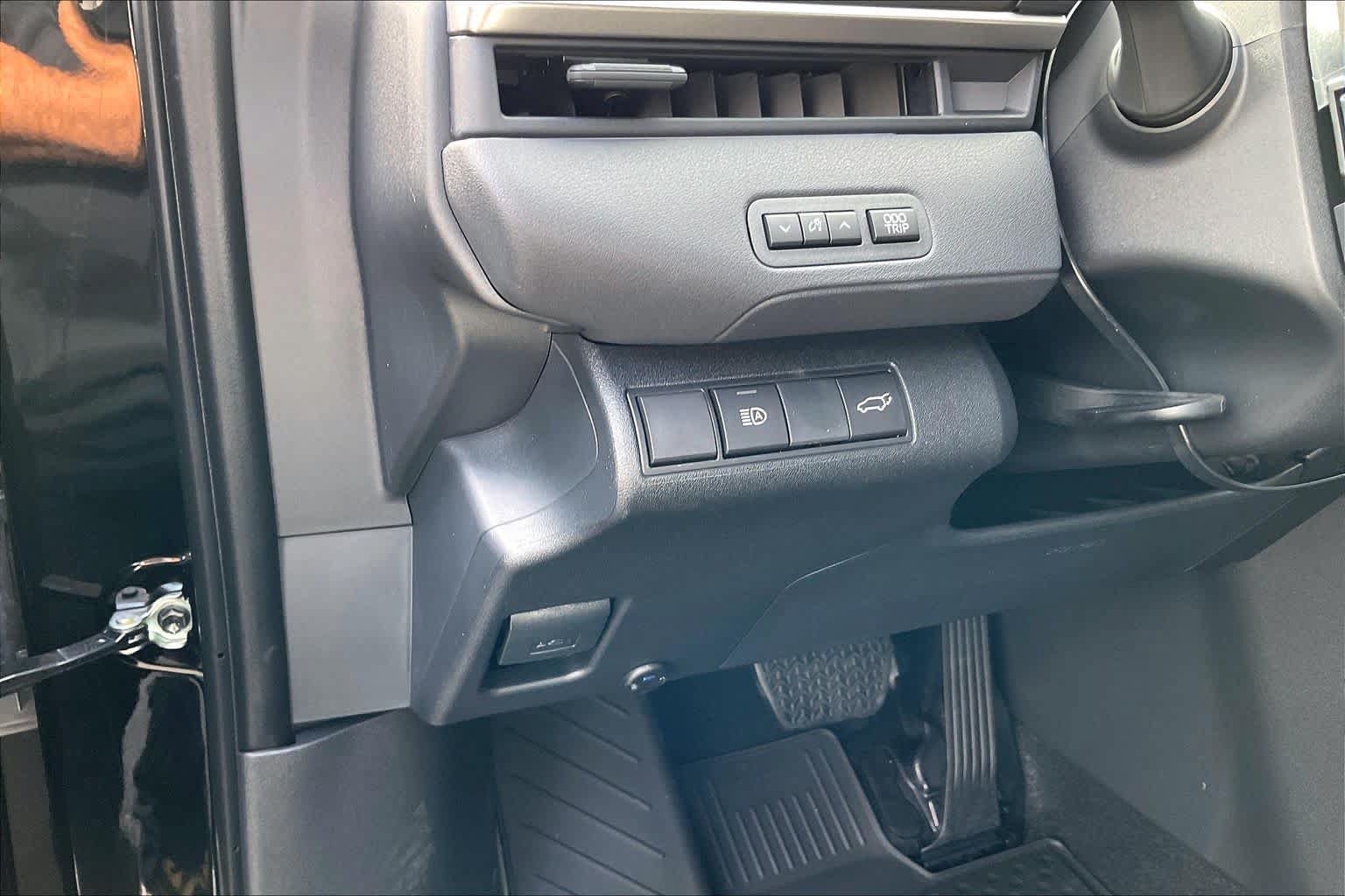 New 2026 Toyota C-HR AWD/4WD image 19
