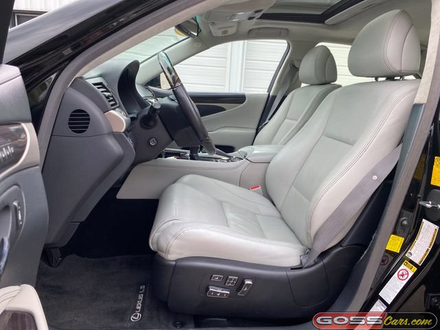 Used 2013 Lexus LS 460 AWD w/ Comfort Pkg image 27
