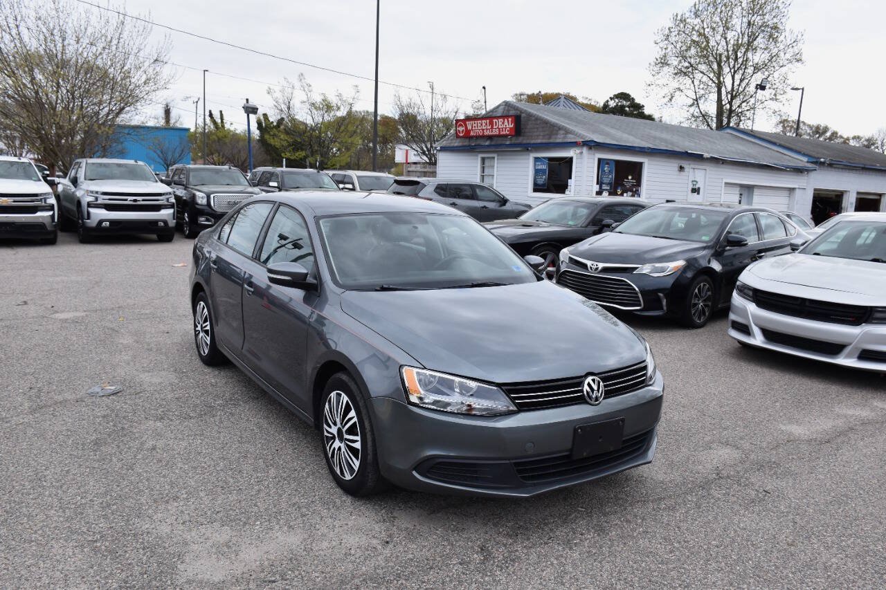 Used 2012 Volkswagen Jetta SE FWD image 3
