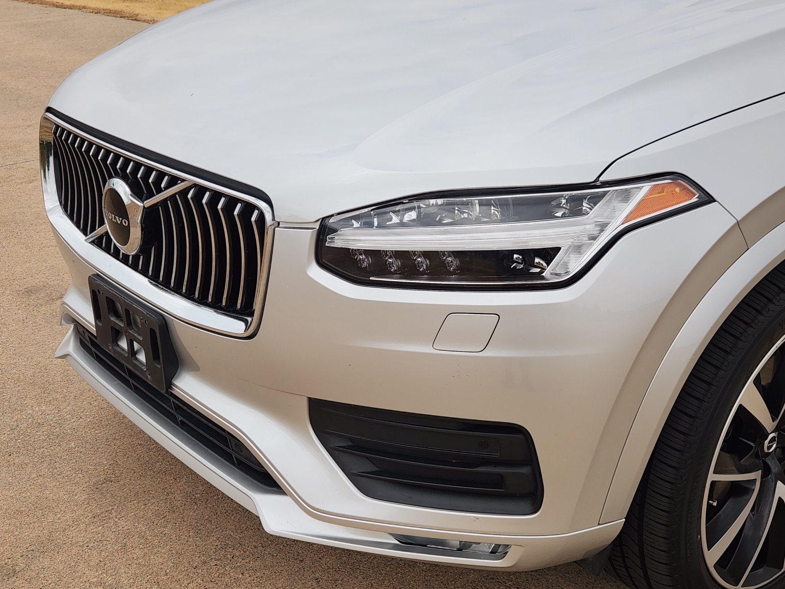 Used 2021 Volvo XC90 T6 Momentum w/ Protection Package Premier AWD/4WD image 10