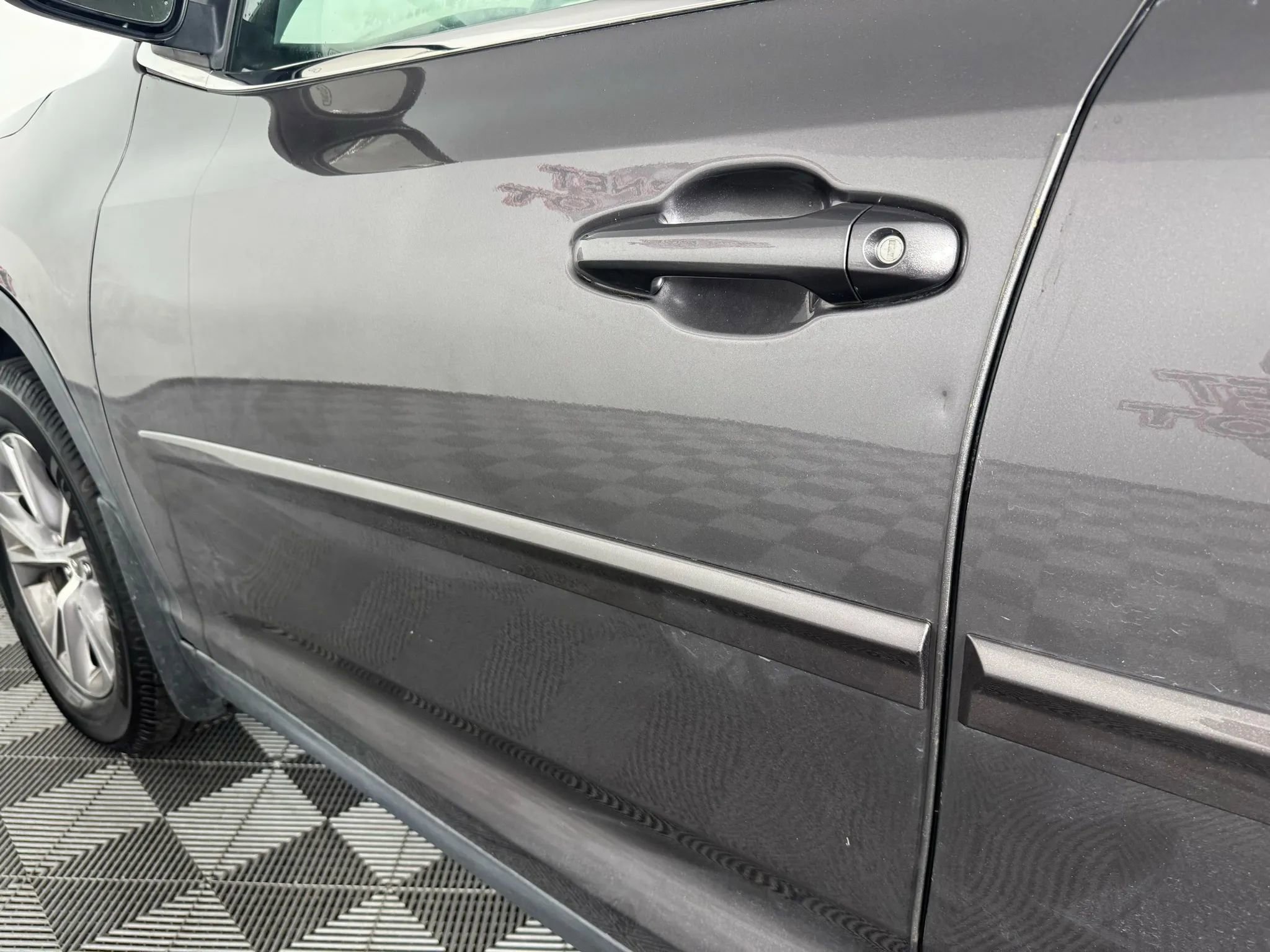 Used 2019 Toyota Highlander LE AWD/4WD image 24