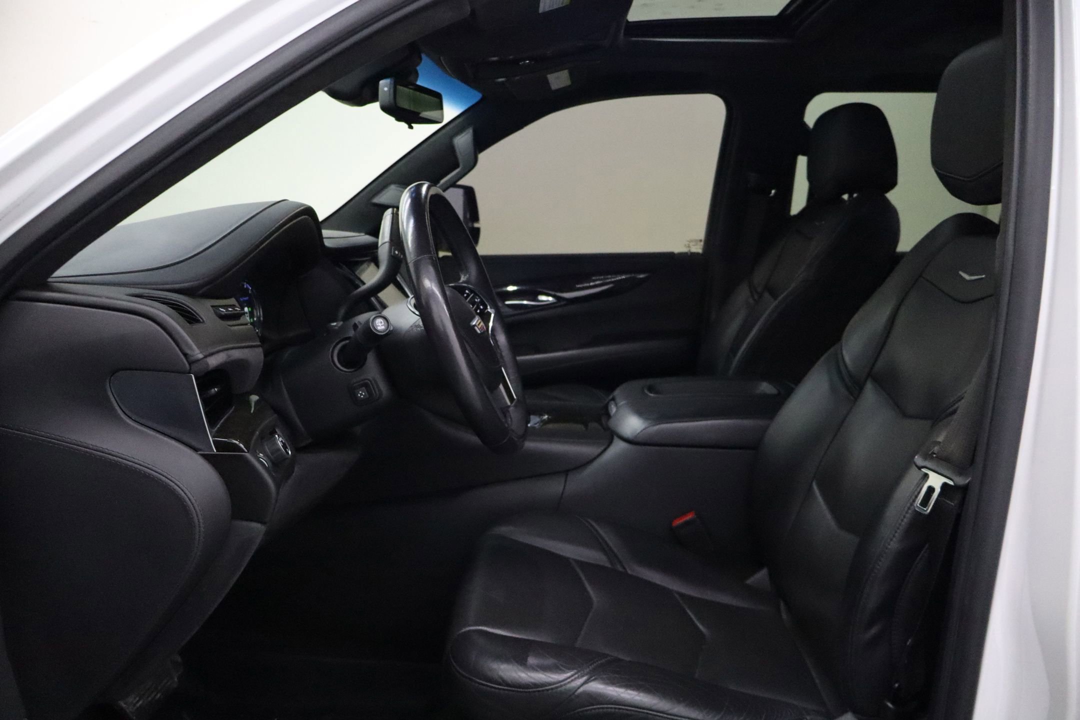 Used 2020 Cadillac Escalade Platinum image 16