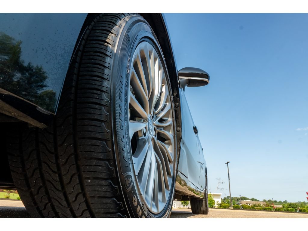 Used 2022 Toyota Avalon Limited w/ Advanced Safety Package FWD image 9