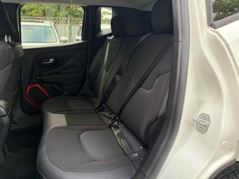 Used 2015 Jeep Renegade Trailhawk AWD/4WD image 18
