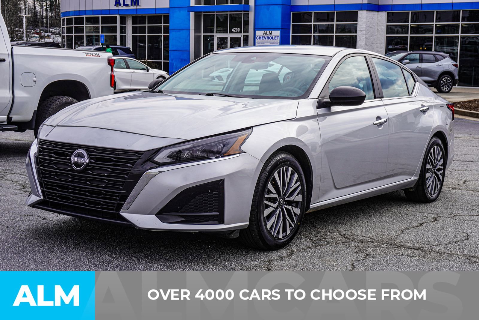 Used 2024 Nissan Altima 2.5 SV image 3