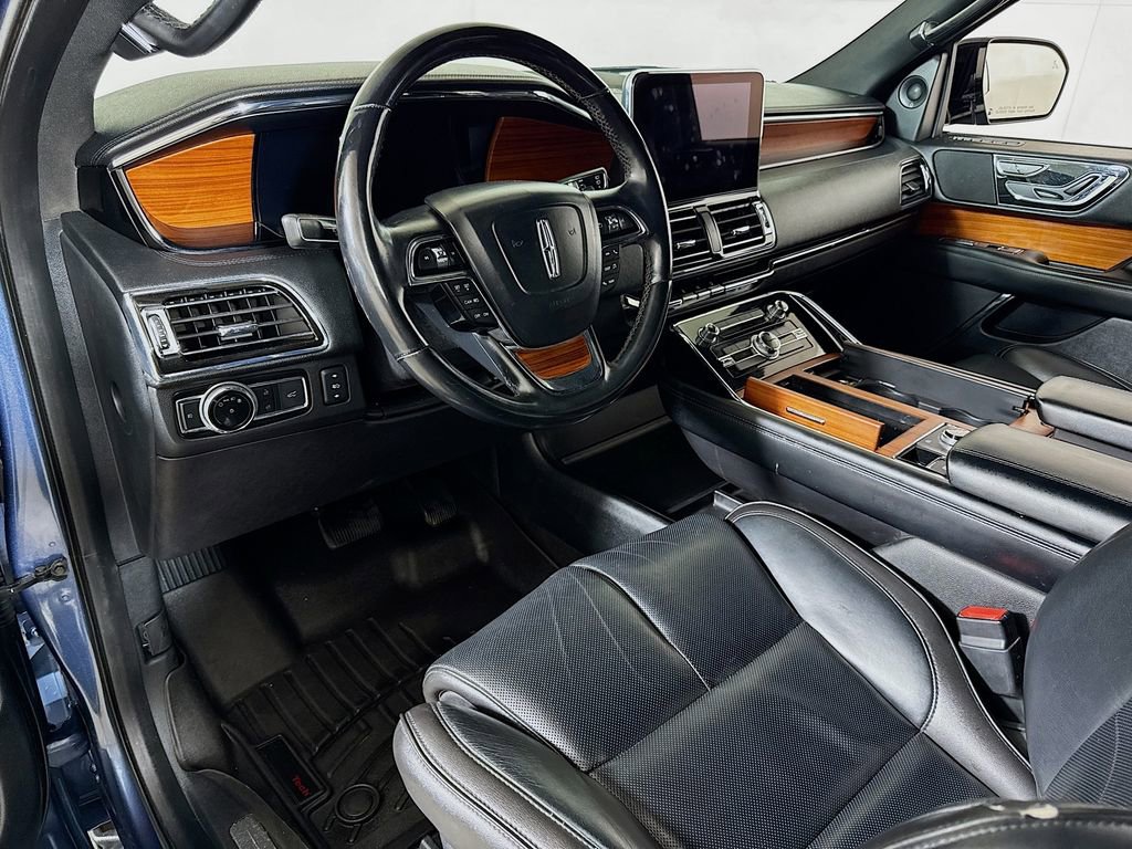 Used 2018 Lincoln Navigator Premiere RWD image 7