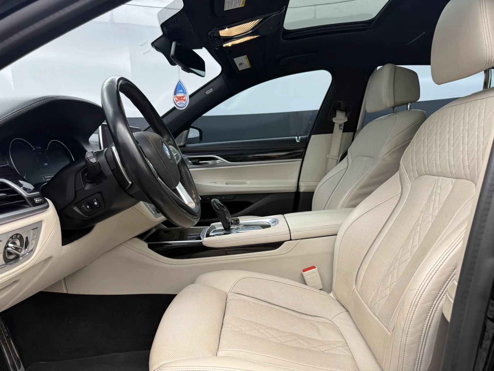 Used 2019 BMW 750i xDrive w/ Executive Package AWD/4WD image 14