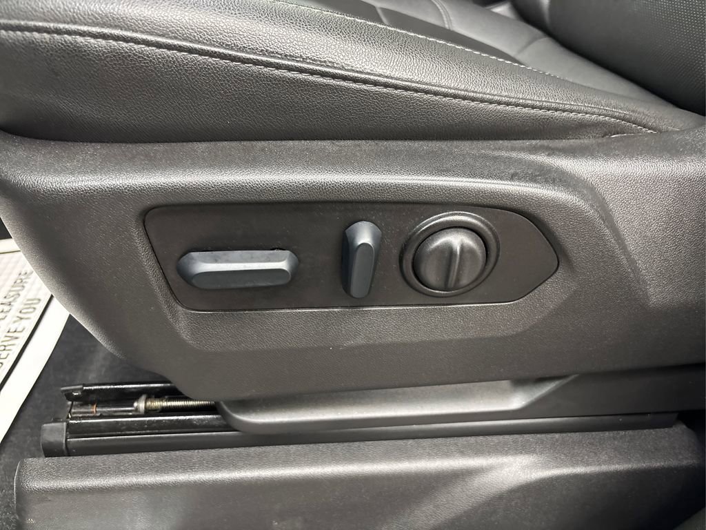 Used 2022 GMC Sierra 3500 SLT w/ SLT Preferred Package image 41