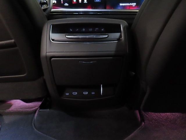 Used 2025 Cadillac Escalade ESV V w/ LPO, ONYX Package image 29