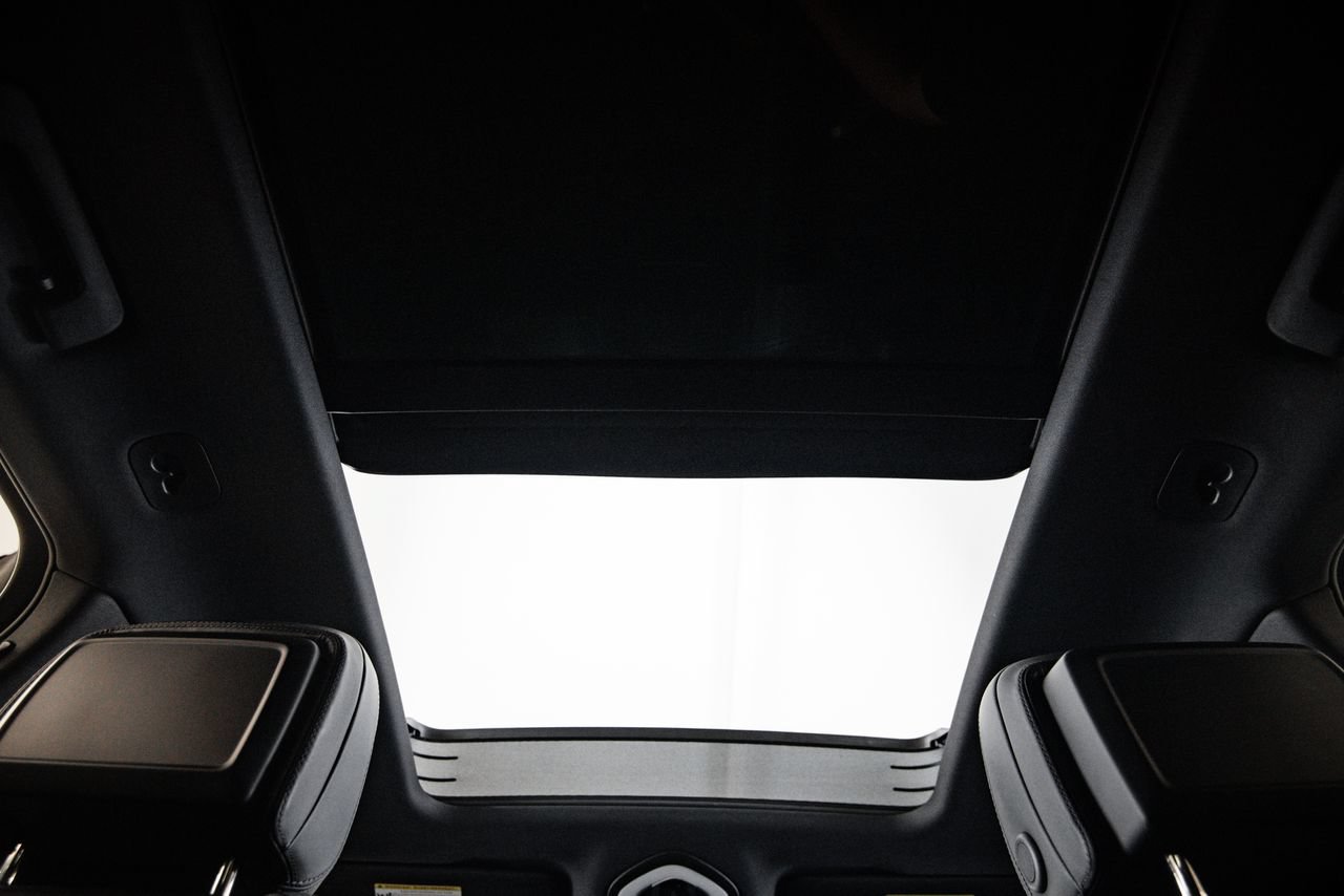 Certified 2023 Porsche Macan AWD/4WD image 30