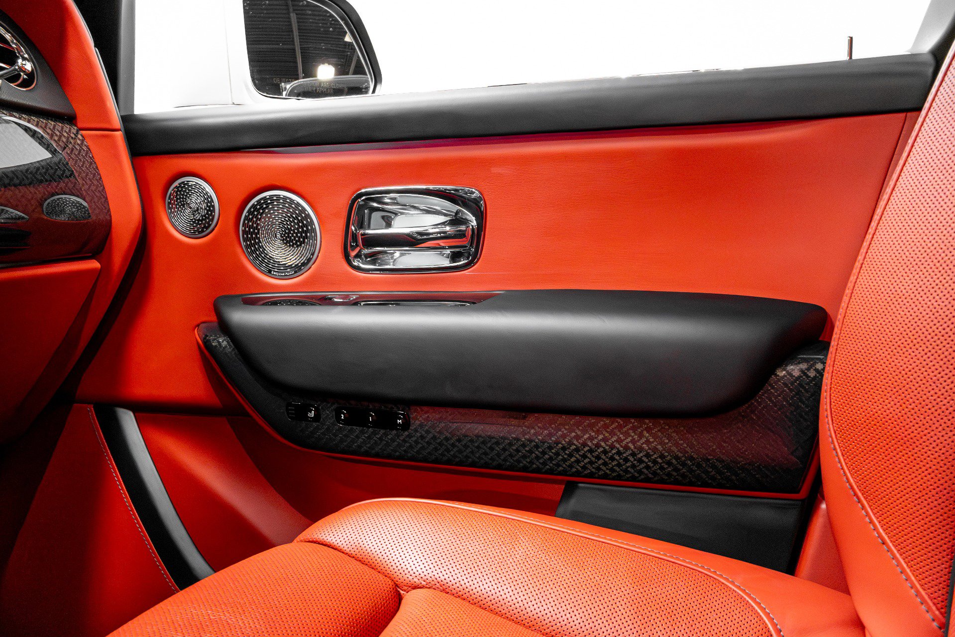 Used 2021 Rolls-Royce Cullinan Black Badge image 14