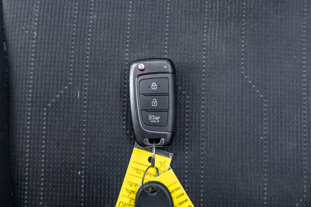 Used 2023 Hyundai Venue SE FWD image 29